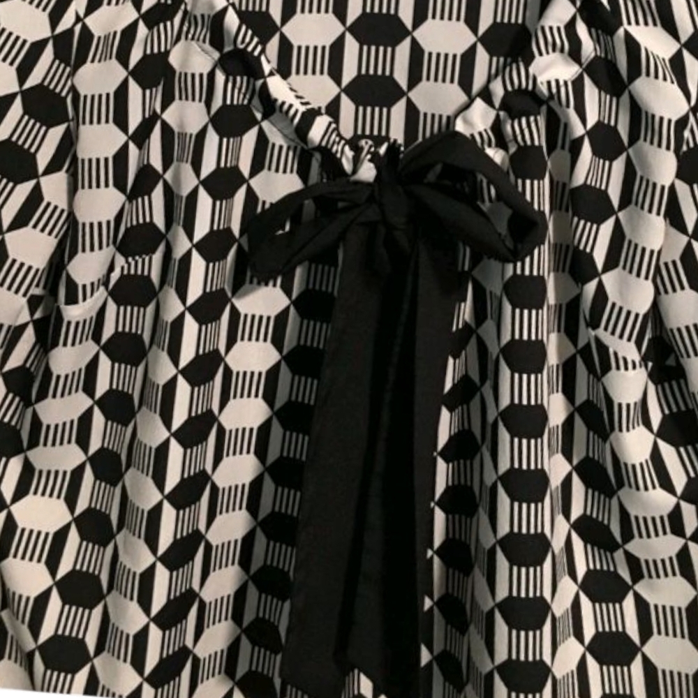 LOFT Monochrome Geometric Blouse - Picture 5 of 8
